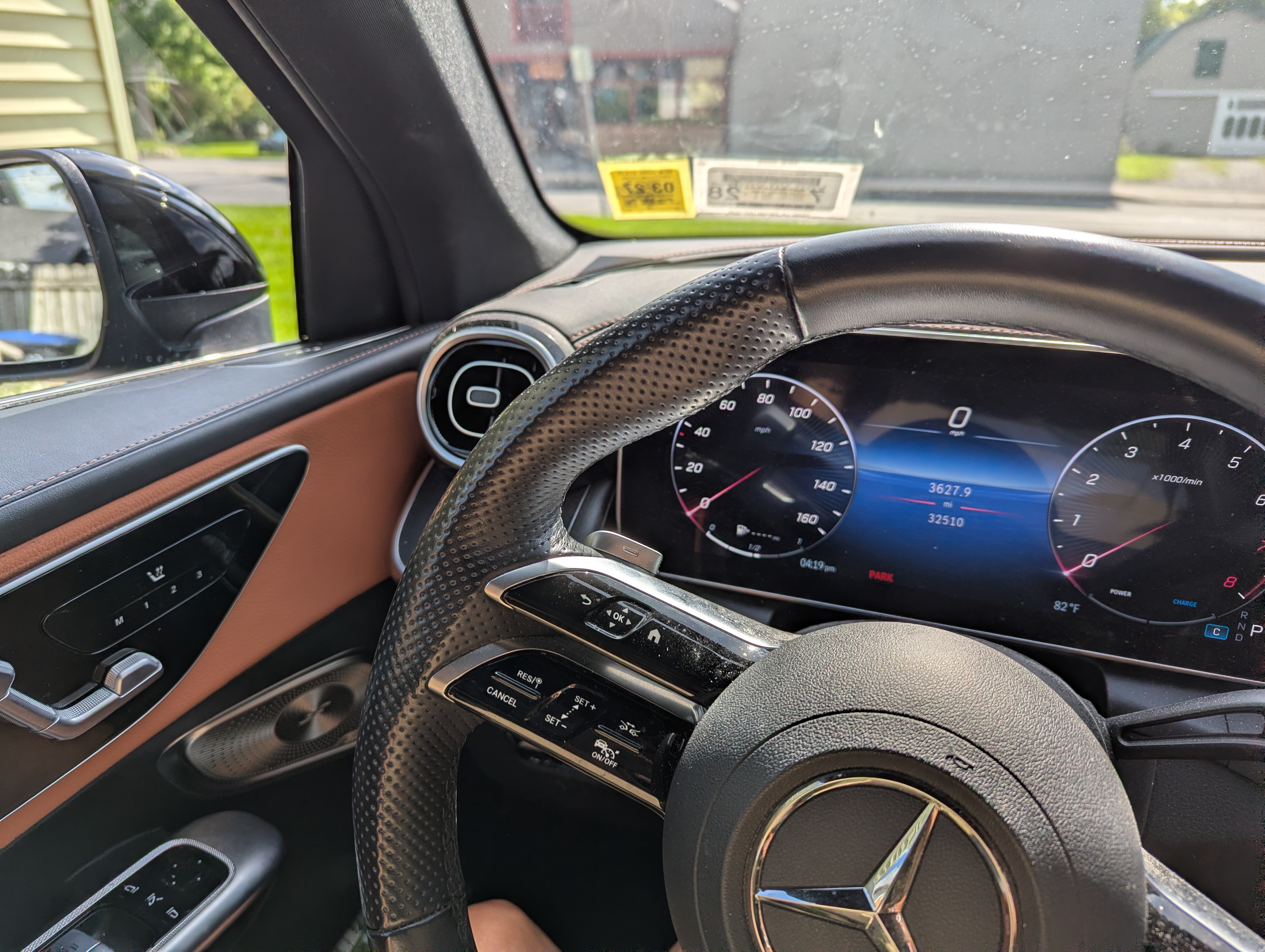 Used 2023 Mercedes-Benz GLC 300 4MATIC image 4