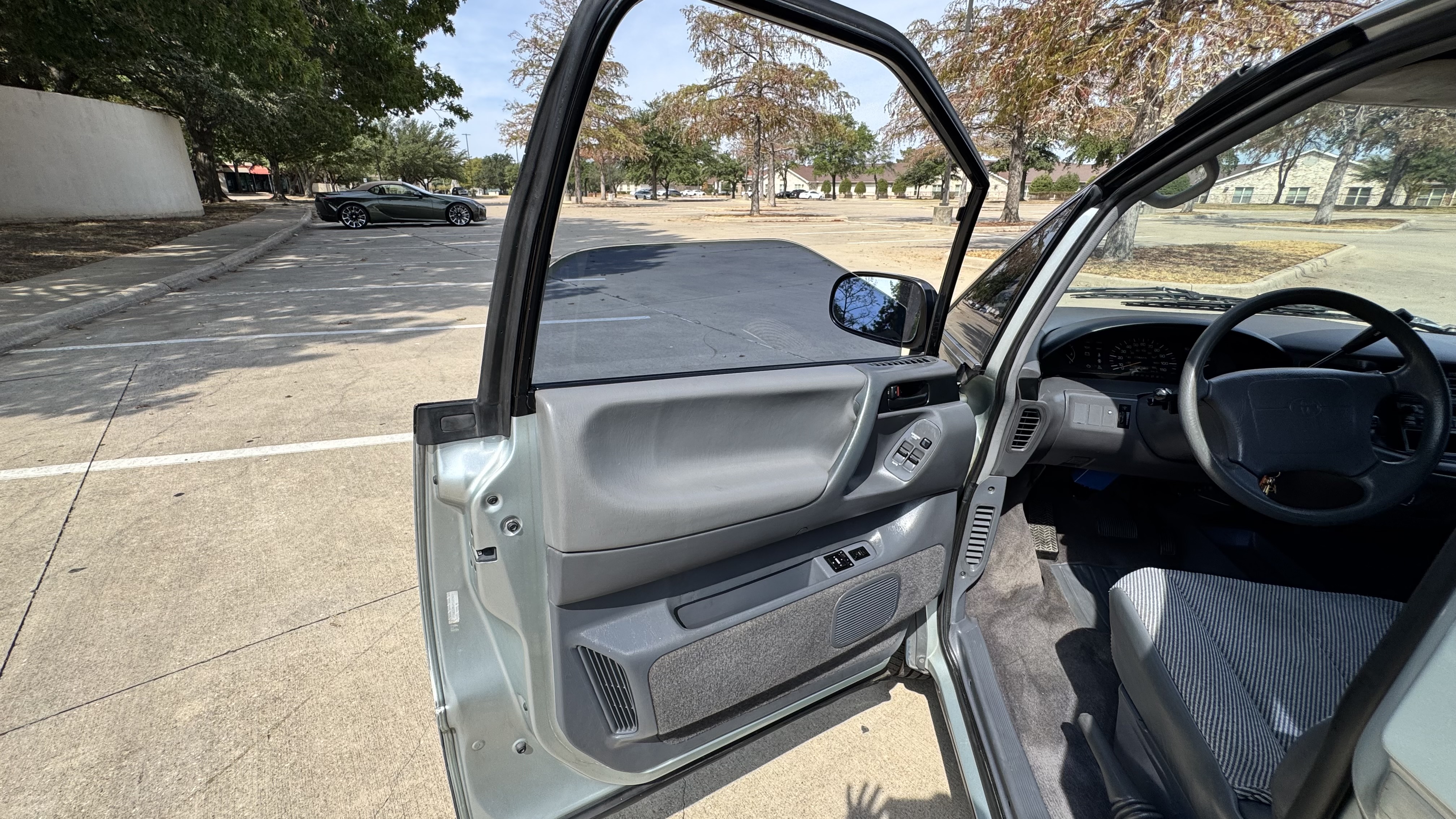 Used 1993 Toyota Previa Deluxe RWD image 21