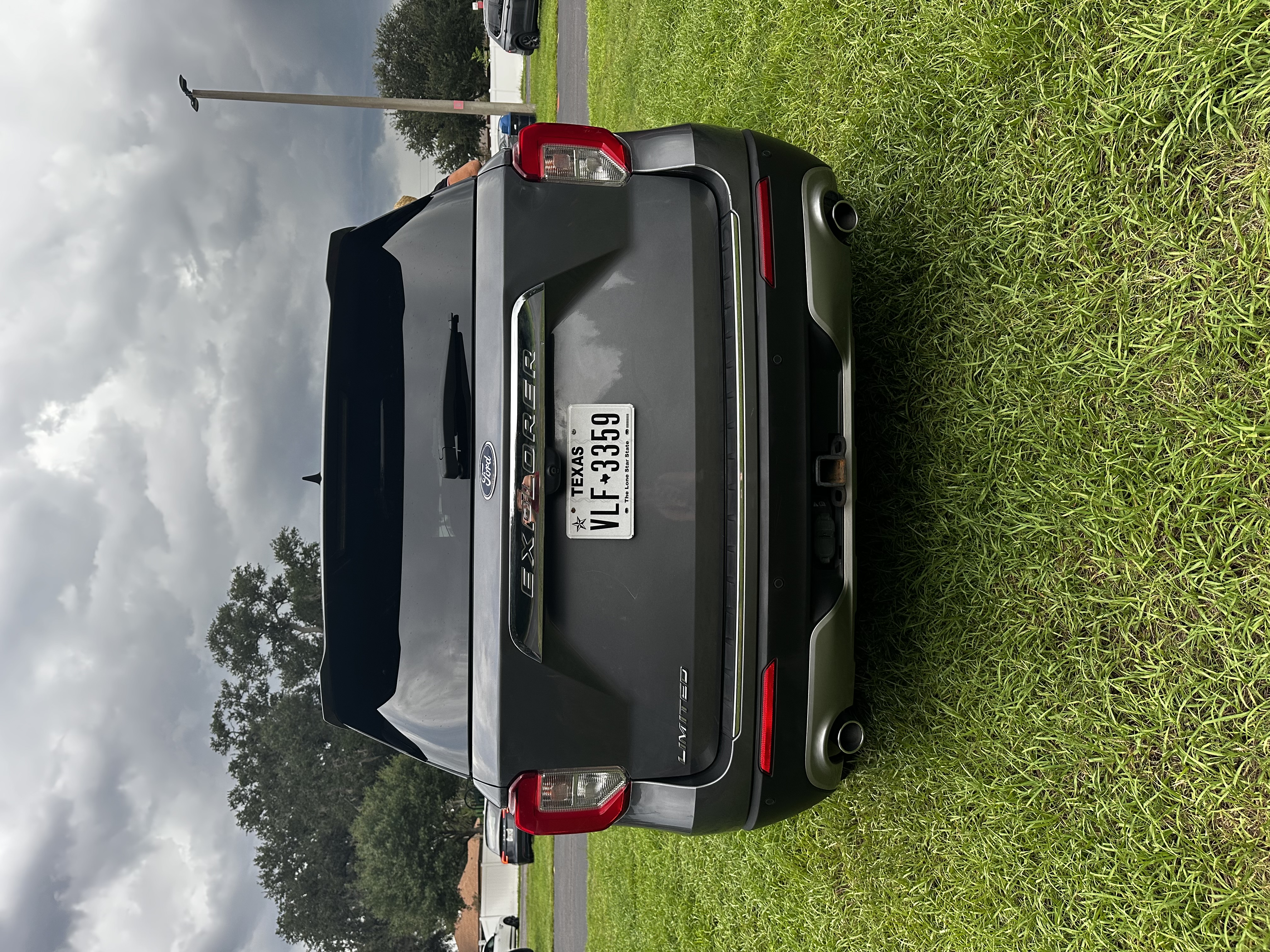 Used 2021 Ford Explorer Limited w/ Equipment Group 301A RWD image 9