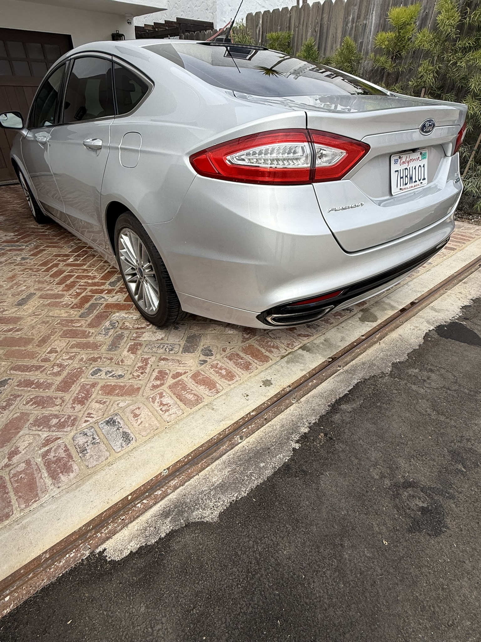 Used 2015 Ford Fusion SE w/ Equipment Group 202A FWD image 9
