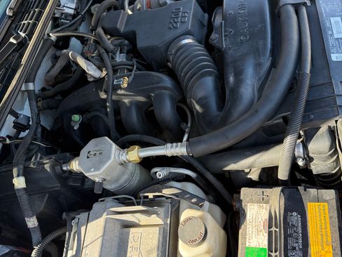 Used 1998 Isuzu Hombre S image 9