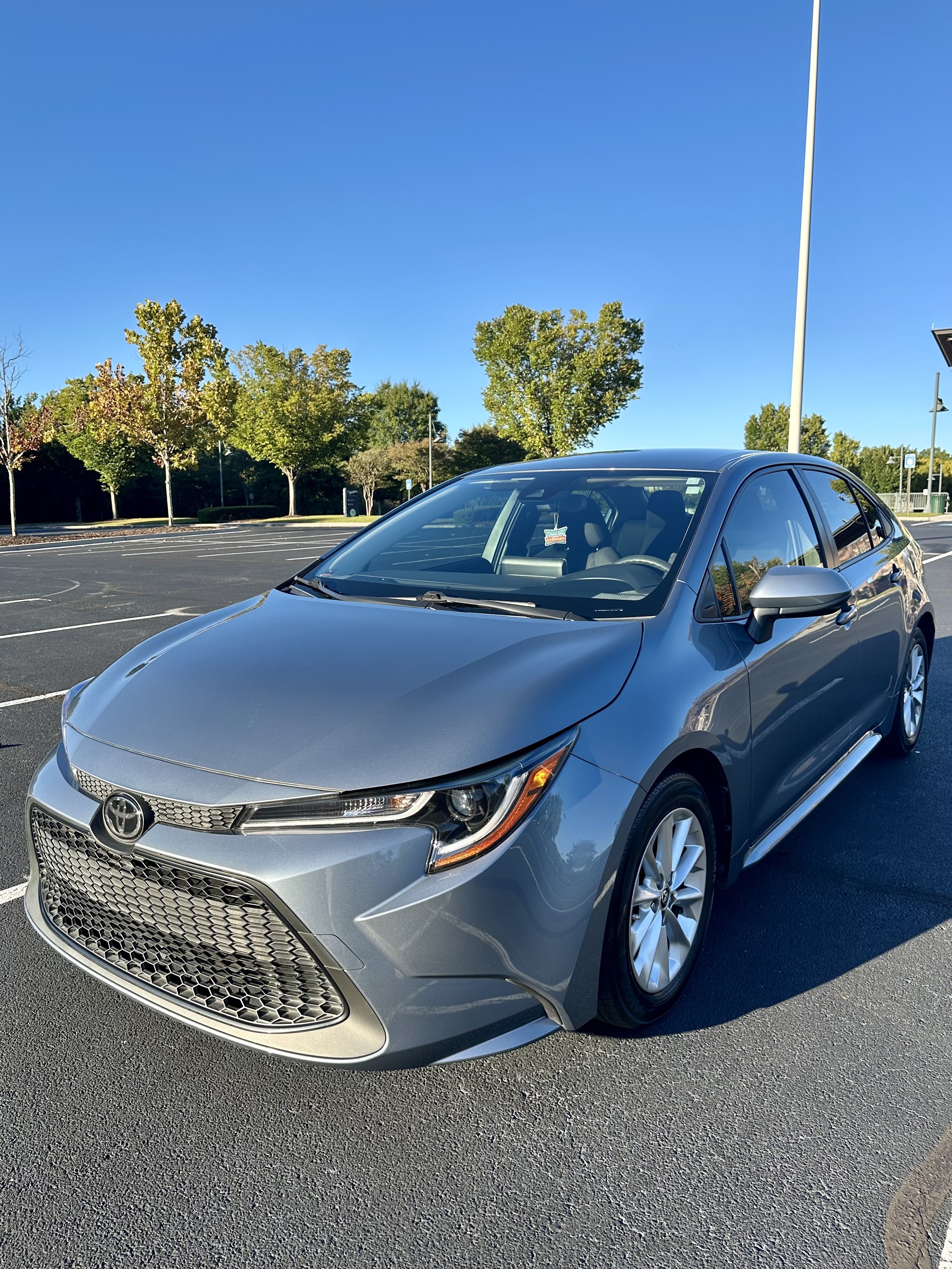 Used 2022 Toyota Corolla LE w/ LE Convenience Package FWD image 1