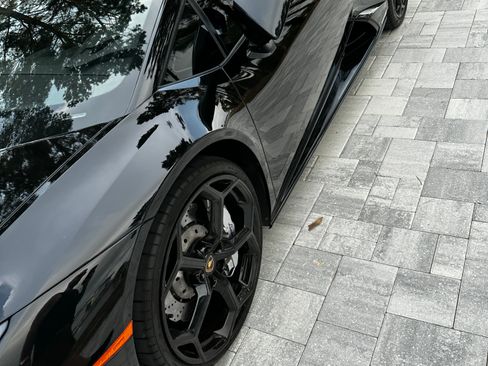 Used 2021 Lamborghini Huracan EVO image 13