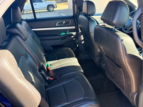 Used 2016 Ford Explorer XLT w/ Equipment Group 202A image 6