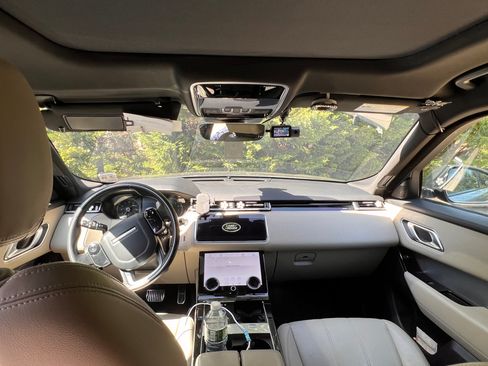 Used 2020 Land Rover Range Rover Velar R-Dynamic S image 4