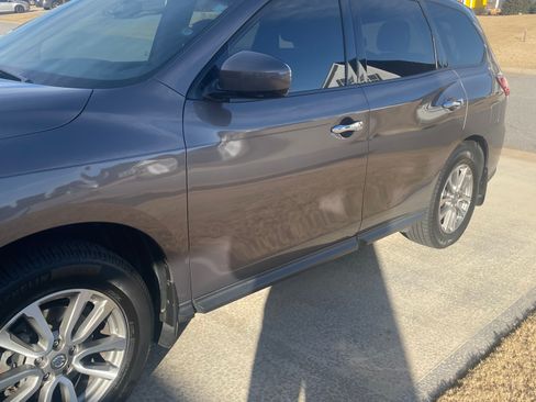 Used 2013 Nissan Pathfinder SV image 19