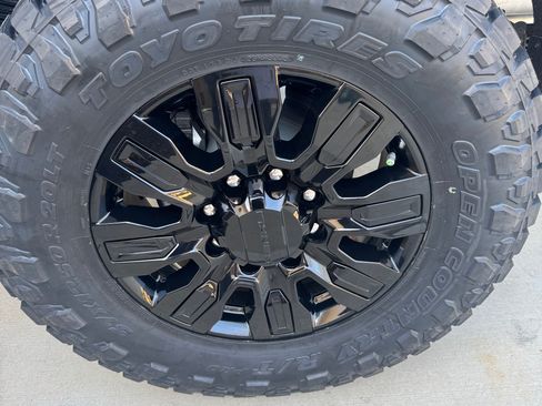 Used 2025 GMC Sierra 2500 Denali Ultimate image 10