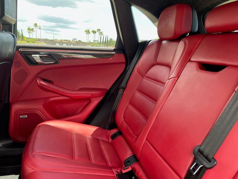 Used 2020 Porsche Macan Turbo image 25