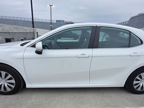 Used 2022 Toyota Camry LE image 9