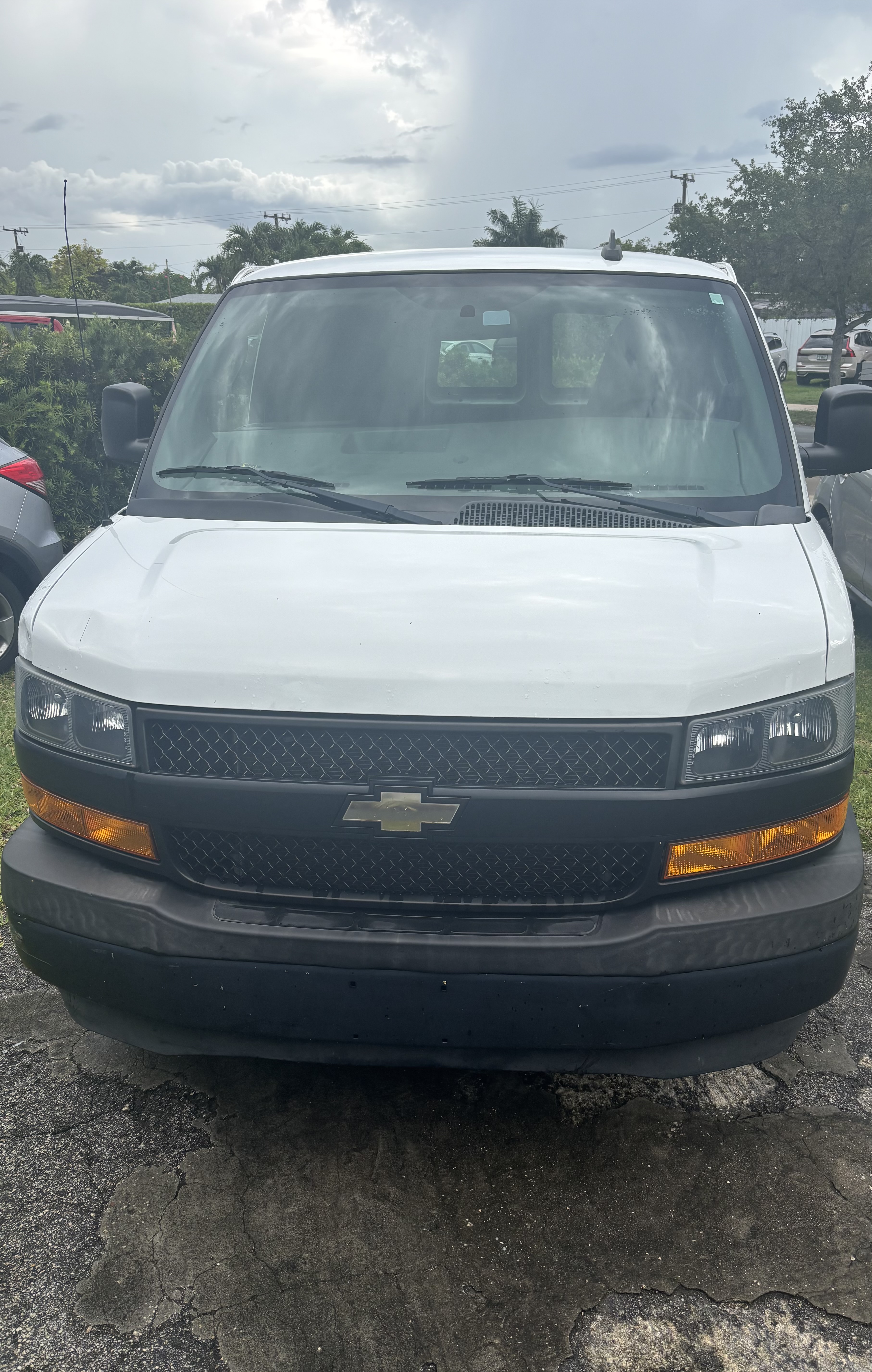 Used 2018 Chevrolet Express 2500 w/ Driver Convenience Package RWD image 1