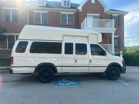 Used 2010 Ford E-350 and Econoline 350 Extended Super Duty image 11