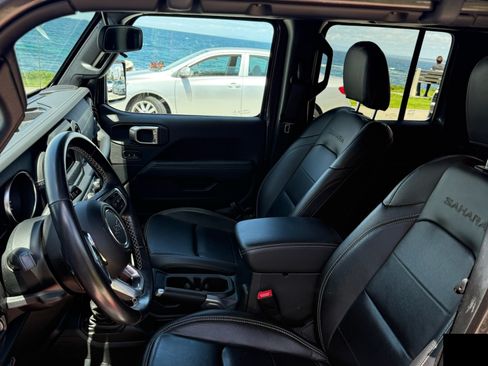 Used 2020 Jeep Wrangler Unlimited Sahara AWD/4WD image 8