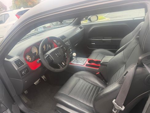 Used 2011 Dodge Challenger R/T RWD image 4