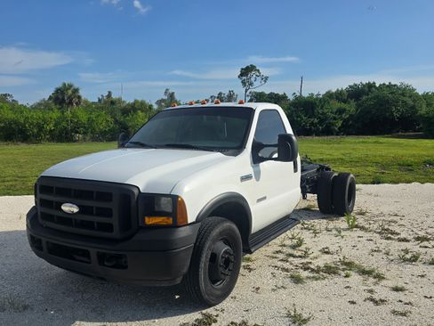 Used 2006 Ford F350 2WD Regular Cab DRW Super Duty image 5