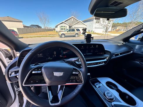 Used 2024 Cadillac Lyriq Tech image 17