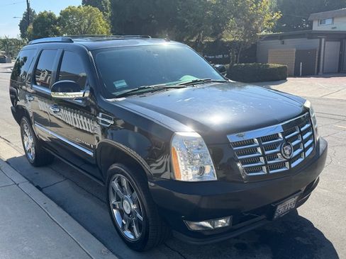 Used 2008 Cadillac Escalade AWD image 2