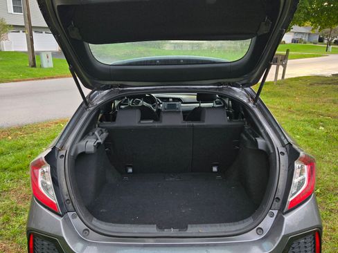 Used 2018 Honda Civic Sport image 11