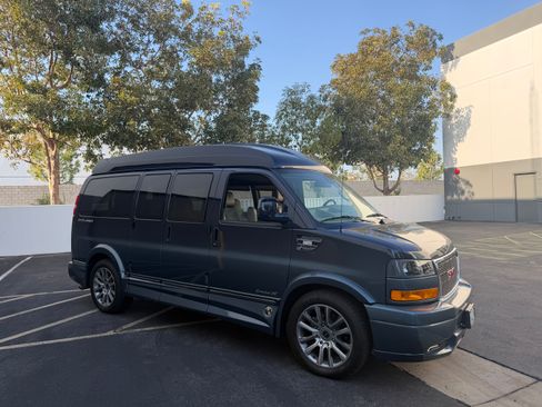 Used 2021 GMC Savana 2500 w/ Enhanced Convenience Package image 5