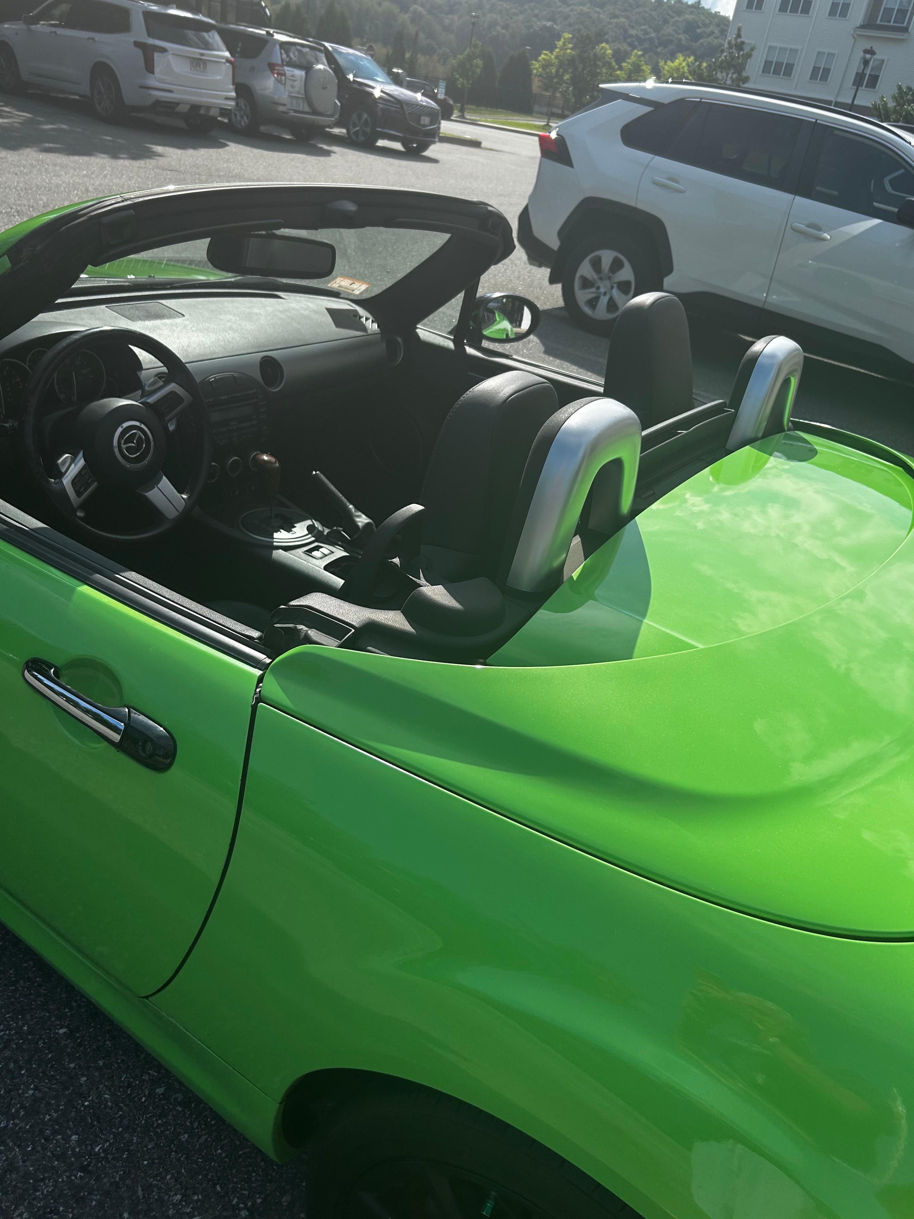 Used 2010 MAZDA MX-5 Miata Grand Touring w/ Premium Pkg RWD image 9