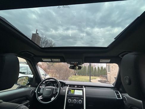 Used 2017 Land Rover Discovery HSE image 10