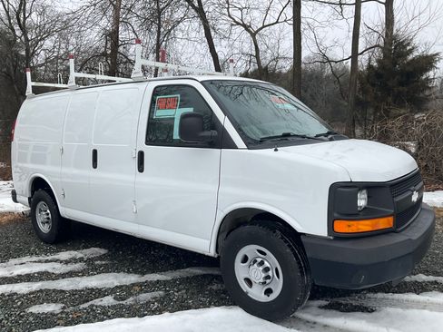 Used 2015 Chevrolet Express 2500 image 8