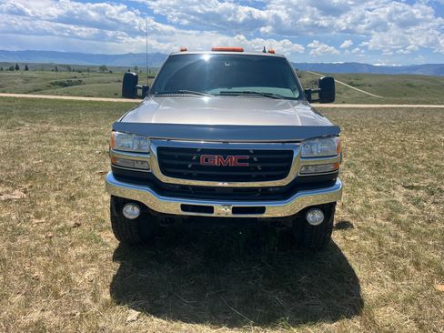 Used 2006 GMC Sierra 3500 SLT w/ Heavy-Duty Power Package AWD/4WD image 4