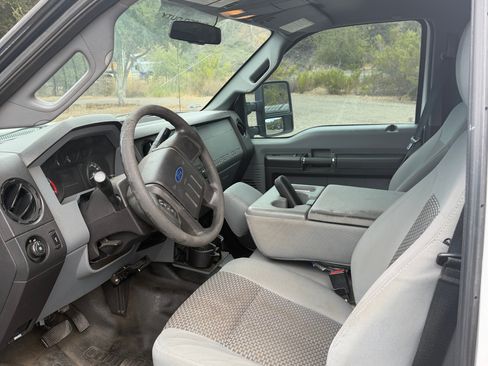 Used 2016 Ford F250 XL w/ Power Equipment Group RWD image 8