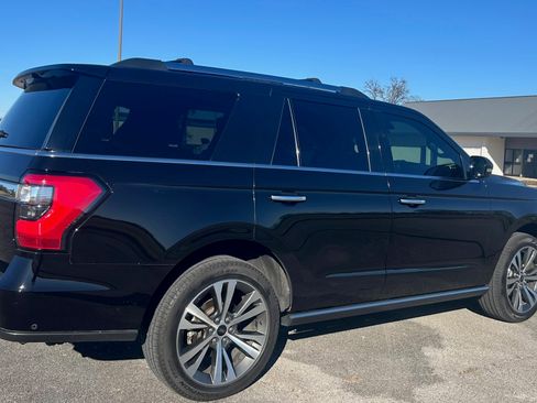 Used 2021 Ford Expedition Limited image 2