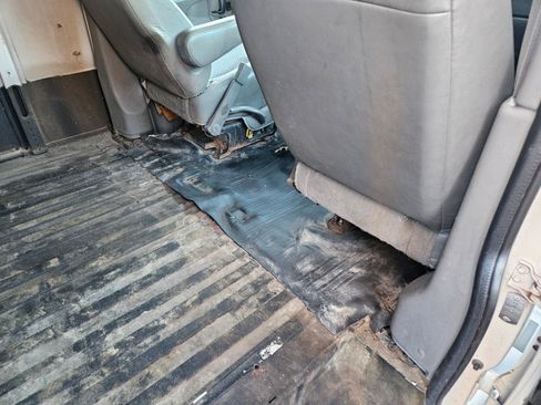 Used 2015 Chevrolet Express 3500 Extended image 13