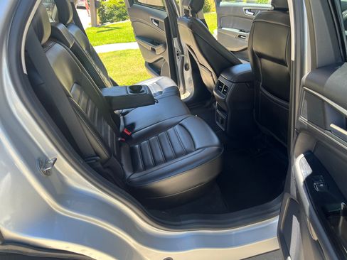 Used 2019 Ford Edge SEL w/ Equipment Group 201A FWD image 15