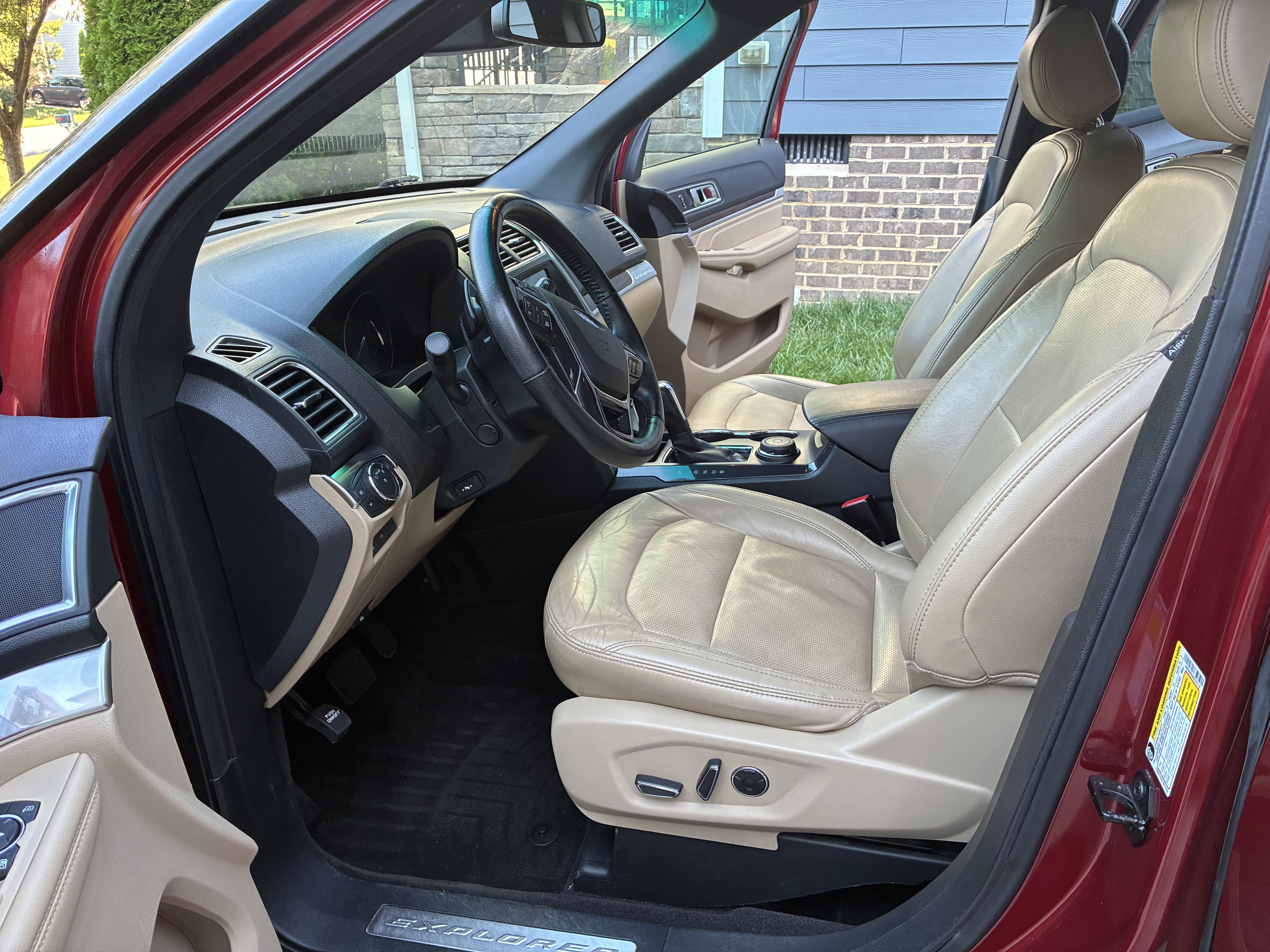Used 2017 Ford Explorer Limited w/ Equipment Group 301A AWD/4WD image 11