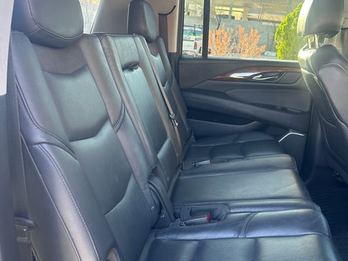 Used 2020 Cadillac Escalade ESV Platinum image 4