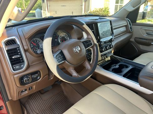 Used 2019 RAM 1500 Laramie AWD/4WD image 6