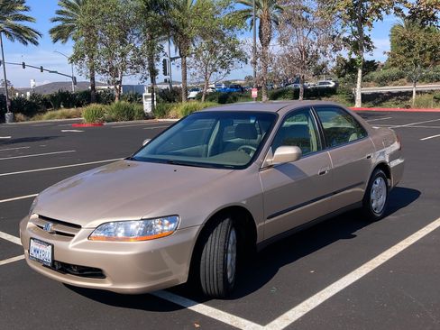 Used 2000 Honda Accord LX image 1