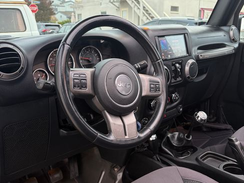 Used 2016 Jeep Wrangler Unlimited Sport AWD/4WD image 15