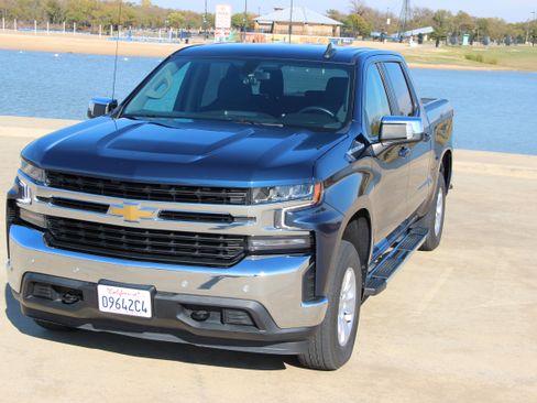 Used 2022 Chevrolet Silverado 1500 LT w/ Safety Package image 2