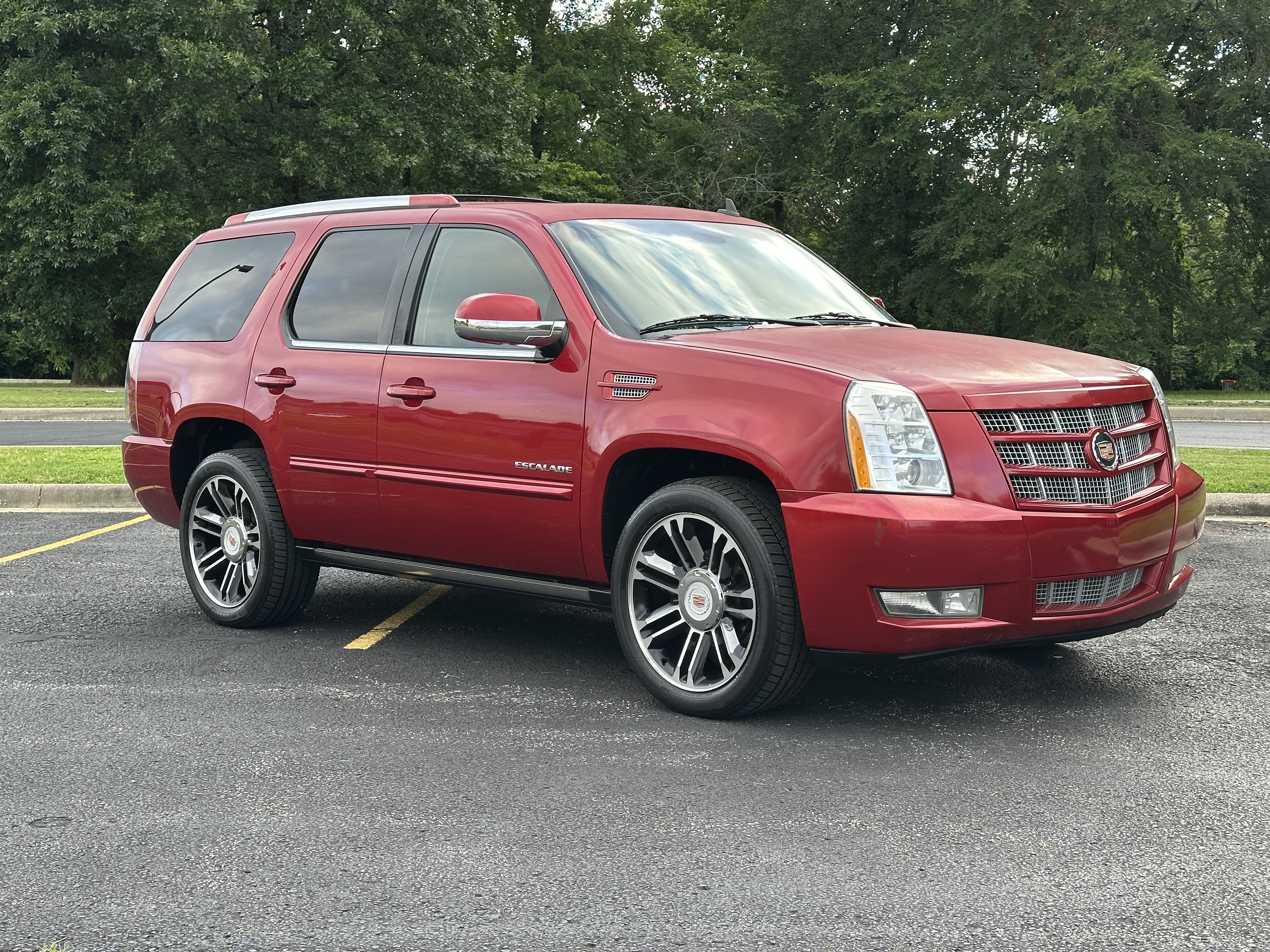 Used 2013 Cadillac Escalade Premium AWD/4WD image 1