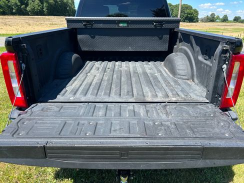 Used 2024 Ford F250 XLT w/ FX4 Off-Road Package AWD/4WD image 9