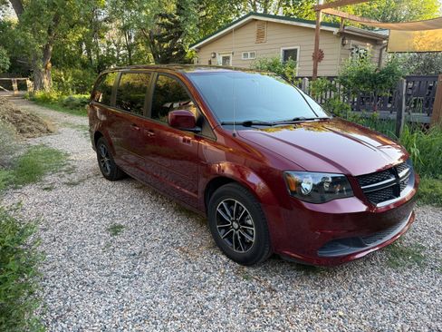 Used 2017 Dodge Grand Caravan SE FWD image 6