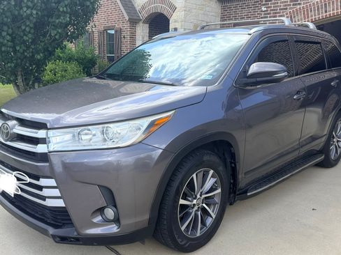 Used 2017 Toyota Highlander XLE FWD image 5