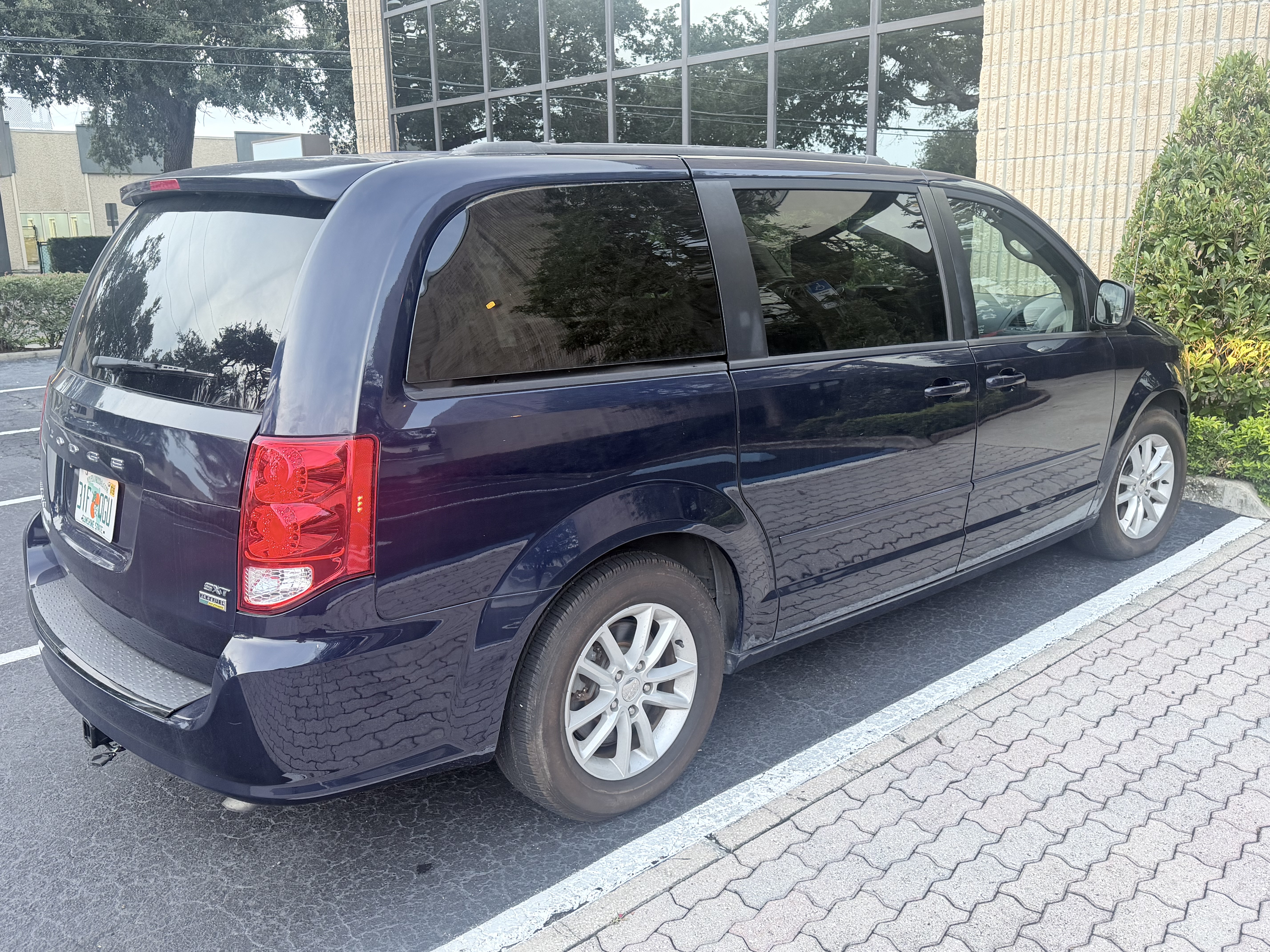 Used 2015 Dodge Grand Caravan SXT FWD image 5
