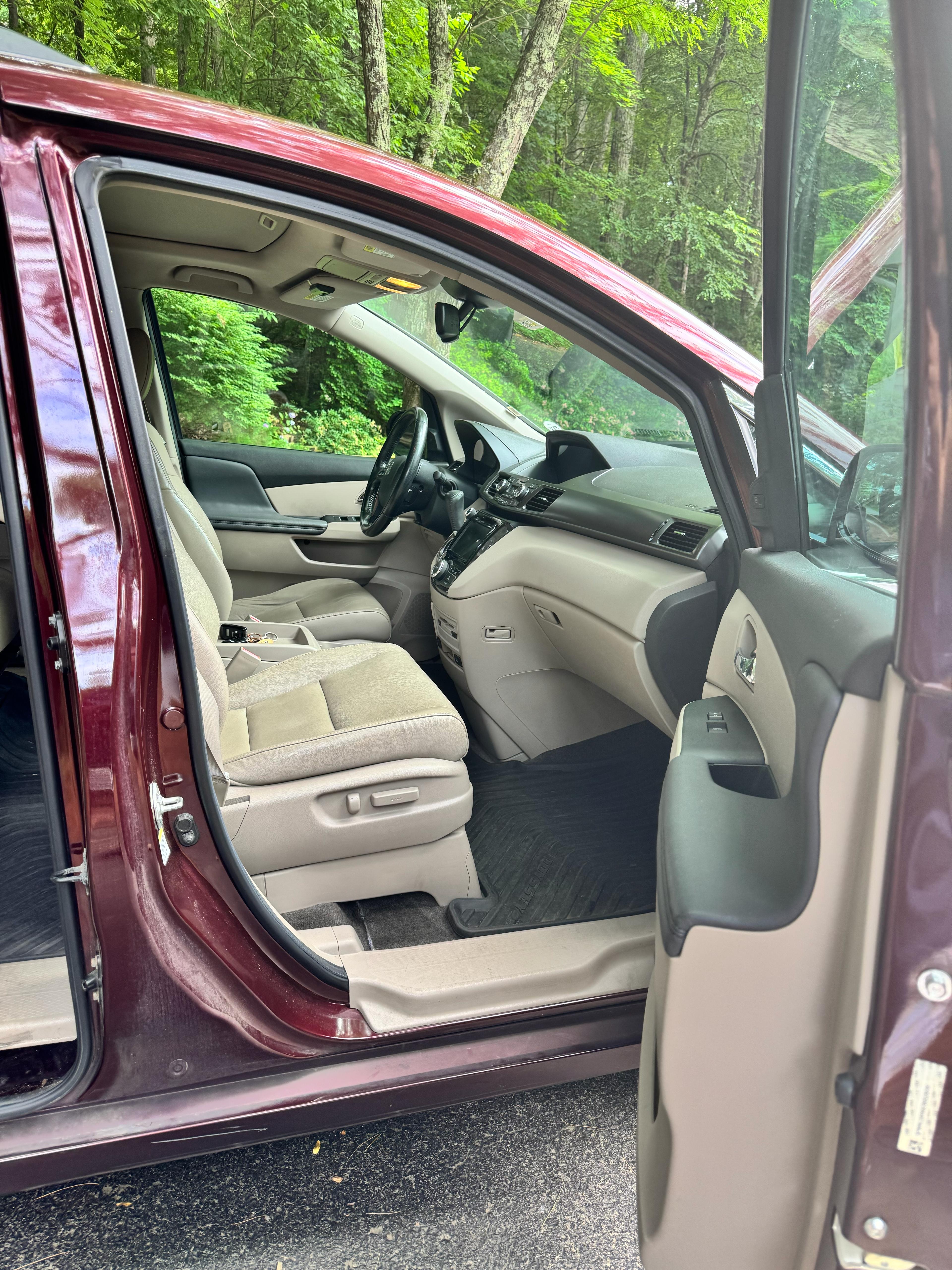 Used 2014 Honda Odyssey Touring Elite image 9