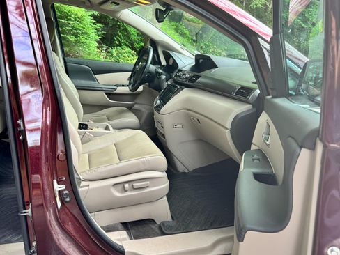 Used 2014 Honda Odyssey Touring Elite image 9