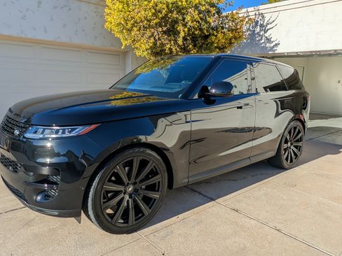 Used 2024 Land Rover Range Rover Sport SE image 4