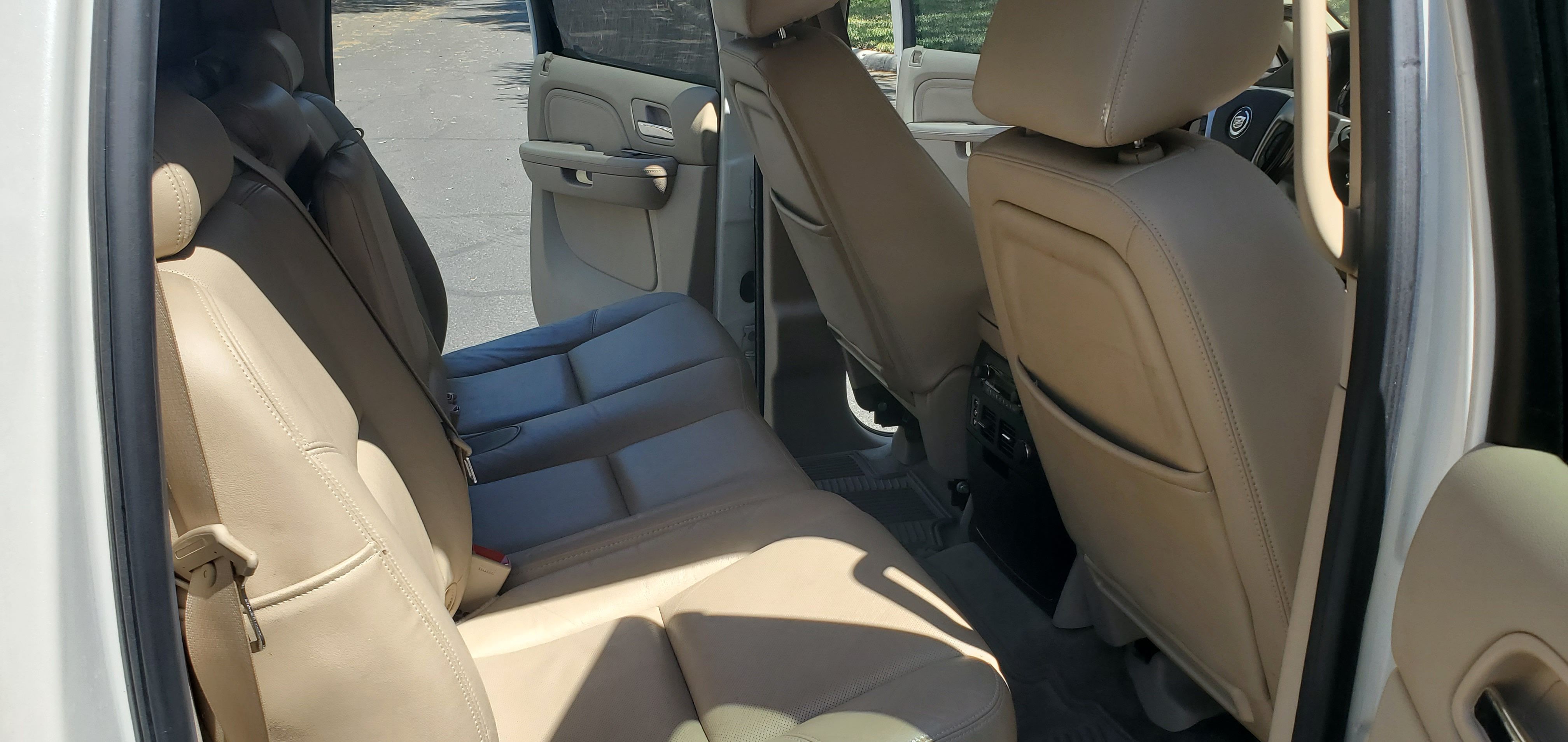 Used 2012 Cadillac Escalade EXT Luxury AWD/4WD image 9