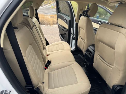 Used 2020 Ford Edge SE FWD image 25