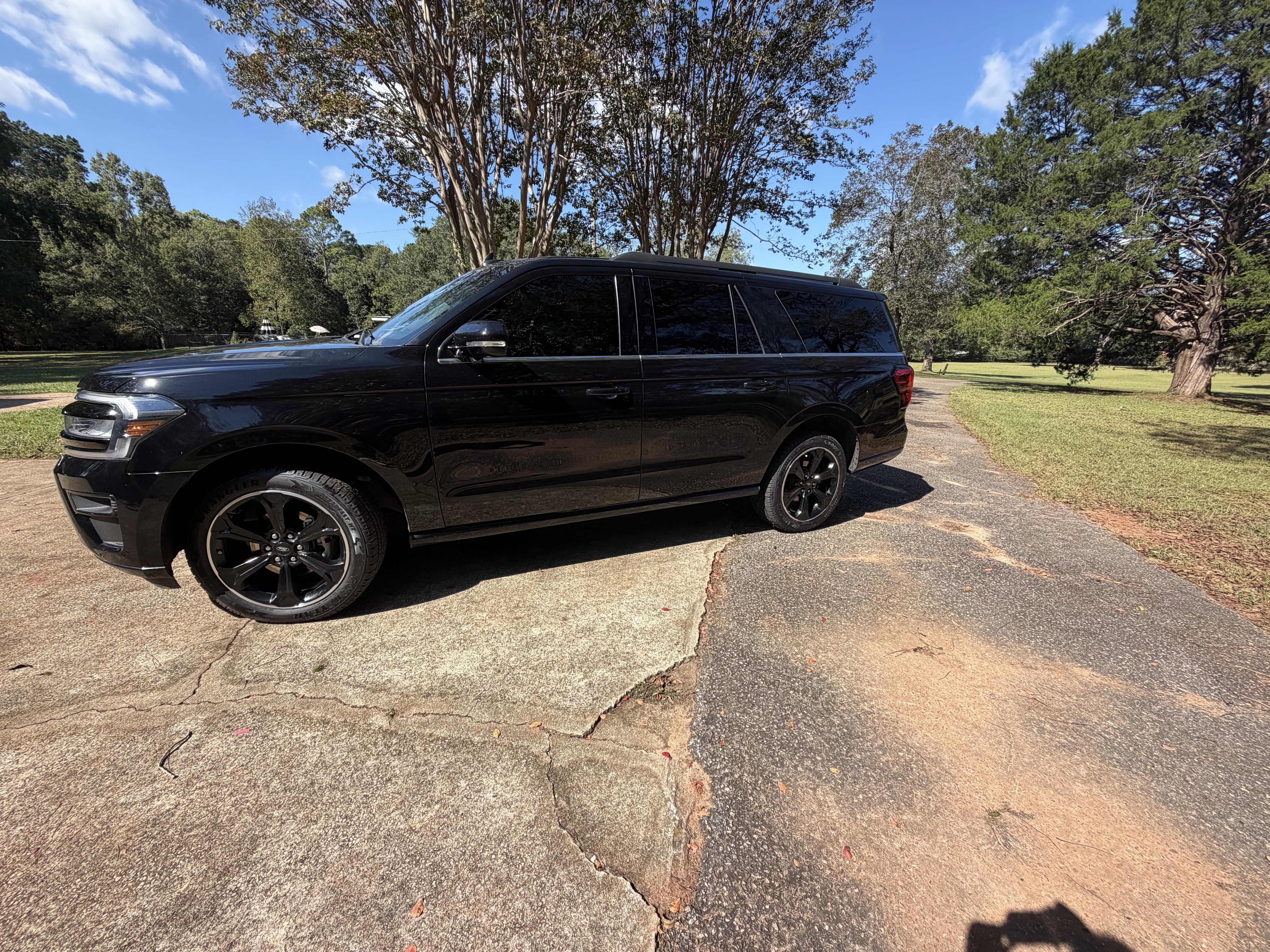Used 2023 Ford Expedition Max Limited RWD image 4