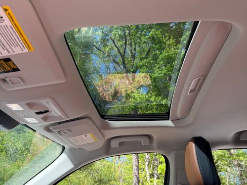 Used 2024 Ford Maverick Lariat image 4