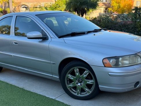 Used 2005 Volvo S60 2.4 image 2