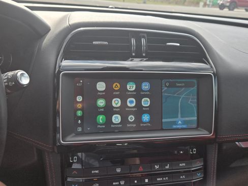 Used 2017 Jaguar F-PACE S image 11